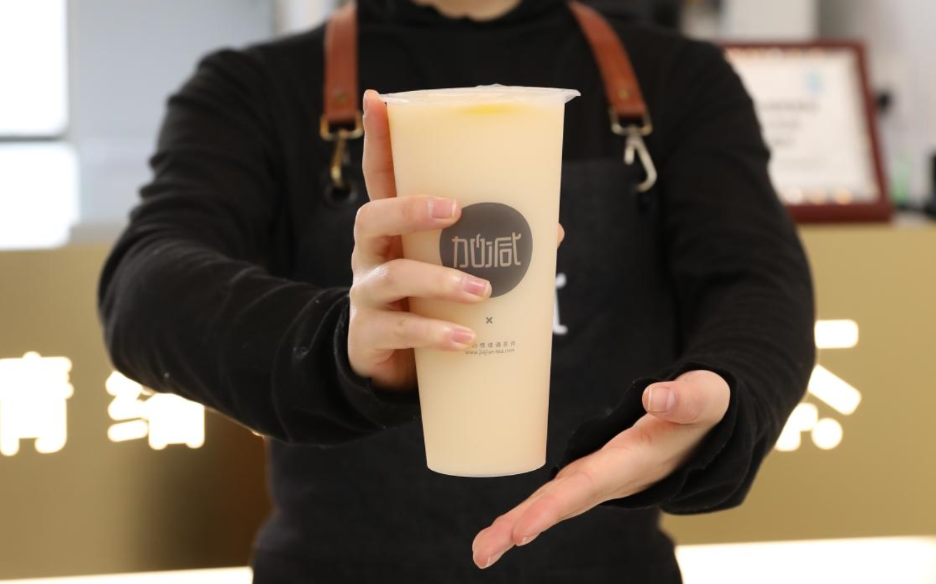 星空体育官方网站茶饮：选择奶茶加盟应该考虑品牌哪些实力